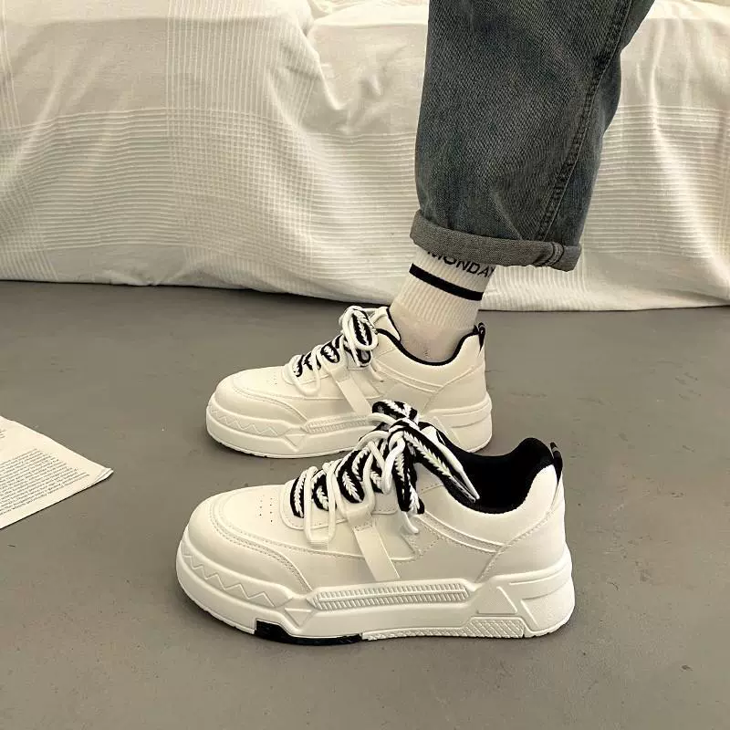 Популярные женские белые кроссовки в гонконгском стиле на толстой подошве, высококачественные новинки весны и осени 2025 года, универсальные повседневные спортивные кроссовки.