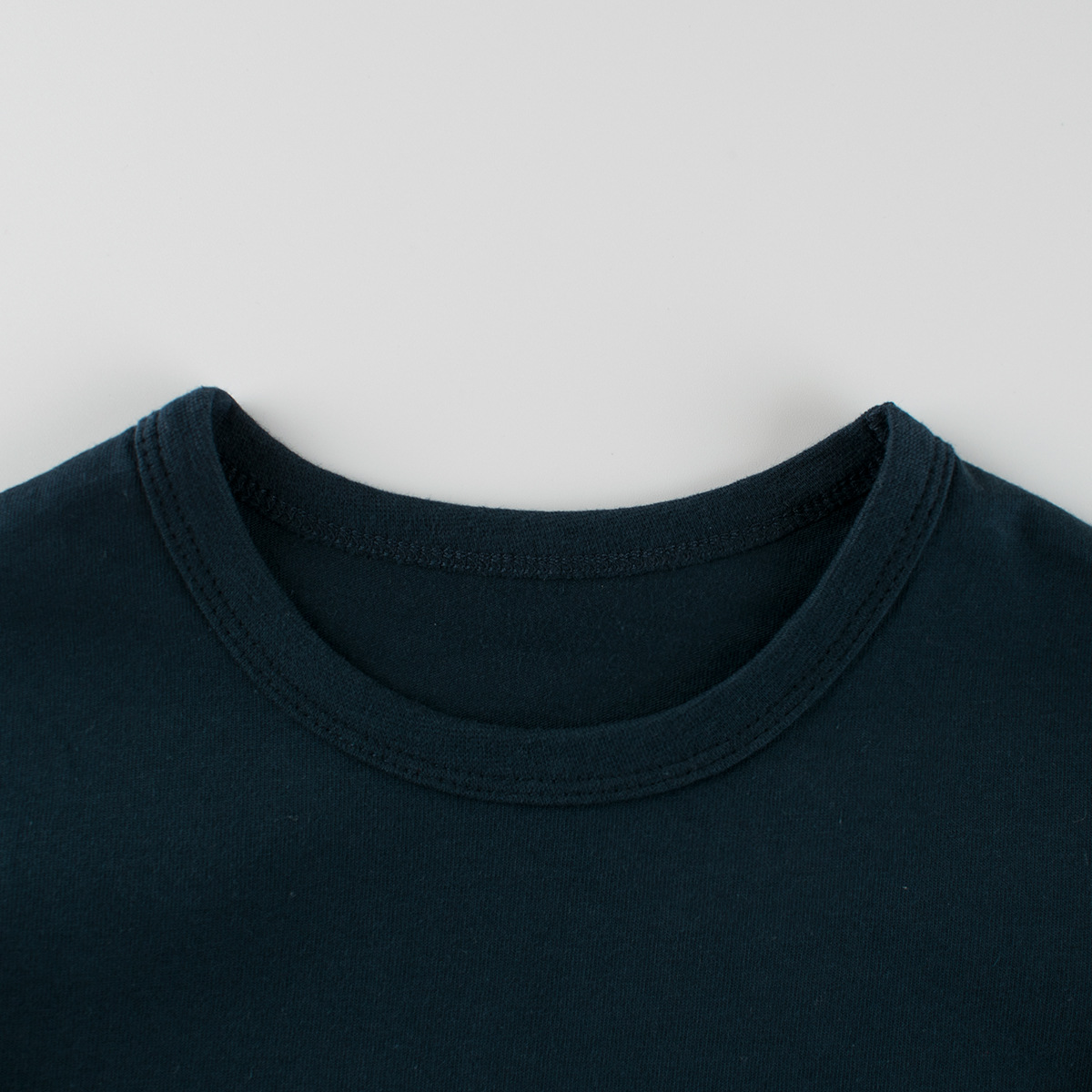 子供服の秋の新商品の韓国版の袖の上着の卸売りの子供の漫画の長袖のtシャツの底のシャツの代行