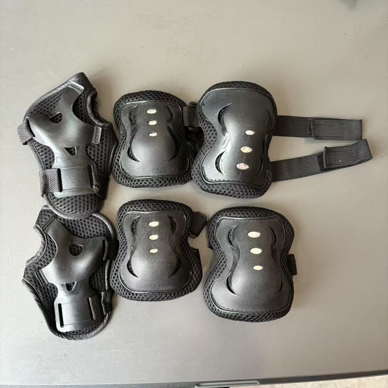 Manufacturer's Ready-Made Children's Roller Skating Protective Gear, Knee Pads, Elbow Pads, Anti-Fall Bicycle Skateboard, Balance Car, Skates, Outdoor