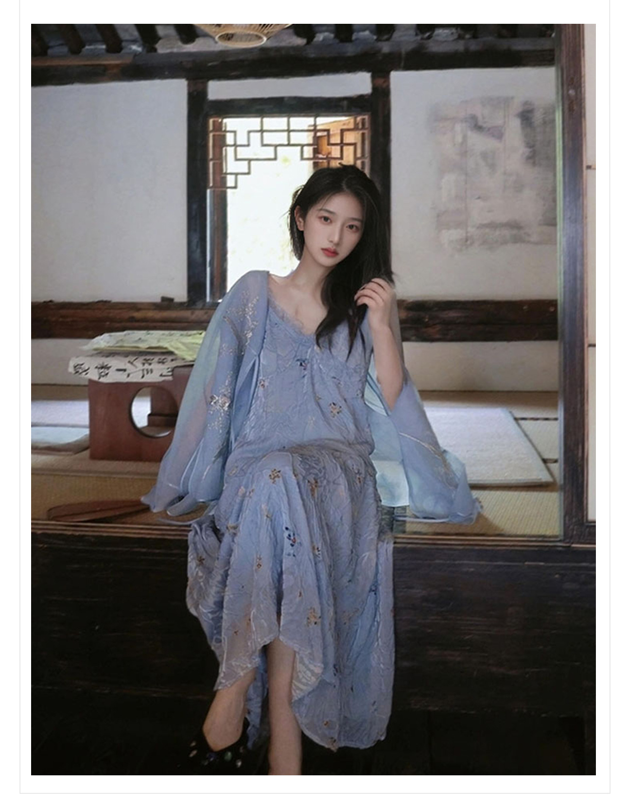 Bộ váy áo sơ mi lụa tơ tằm in họa tiết vintage cao cấp phong cách tiểu thư — váy treo màu xanh, Áo màu xanh lam chi tiết 3