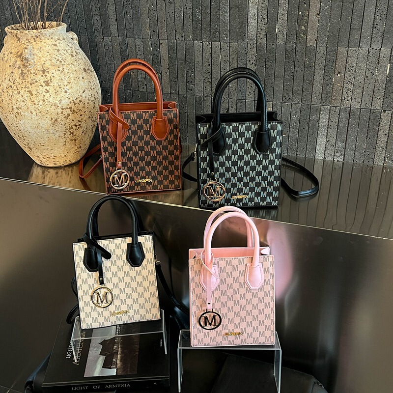 Cross-Border 23 New Style Women's Crossbody Bags, Fashionable Casual Light Luxury High-End Lettered Handbags and Shoulder Bags Wholesale
