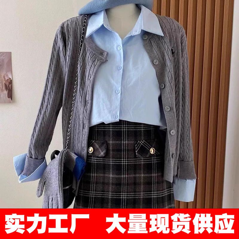 Core-Spun Yarn Fabric Round-Neck Embroidered Knit Cardigan for Women, 2026 Early Spring New Vintage Twist Slim-Fit Knitwear Core-Spun Yarn Fabric Round-Neck Embroidered Knit Cardigan for Women, 2026 Early Spring New Vintage Twist Slim-Fit Knitwear