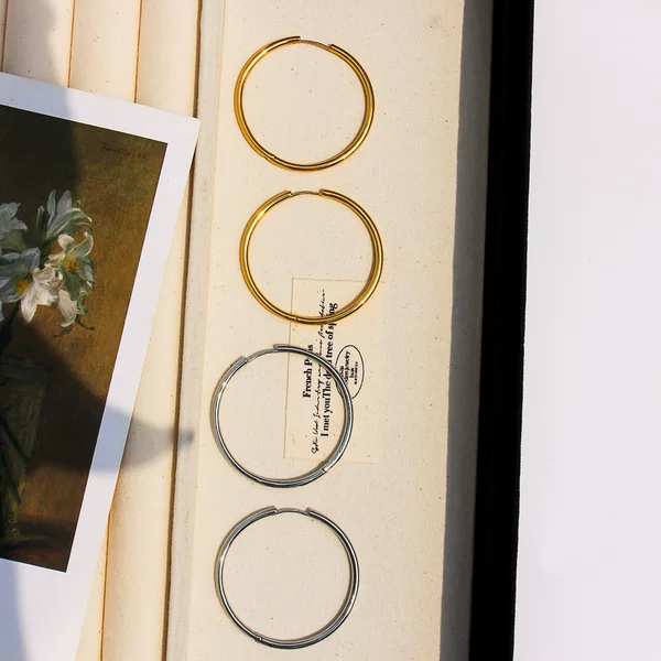Gold-Plated Copper Classic Light Luxury Niche Versatile Metal Hoop Earrings for Daily Casual Commuting Plain Hoop Earrings 733