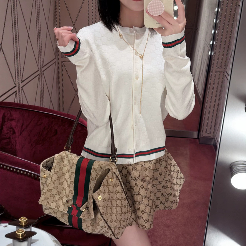 Nanyou High-End Chanel-Style Color-Blocked Hollow-Out Knit Cardigan for Women, New Autumn and Winter Round-Neck Letter Jacquard Top Nanyou High-End Chanel-Style Color-Blocked Hollow-Out Knit Cardigan for Women, New Autumn and Winter Round-Neck Letter Jacquard Top