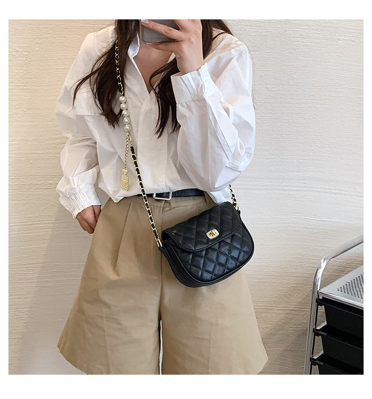 Fashion Solid Color Pearl Buckle Chain Bag display picture 5