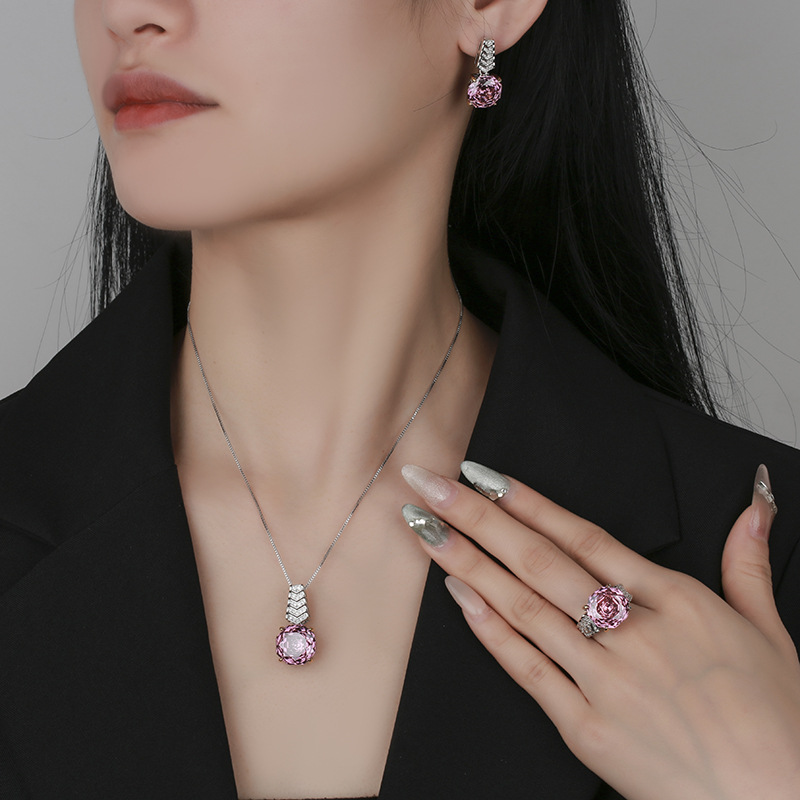 2025 nuevo Zhuangshengsheng Jewelry Fondo de cobre chapado en oro rosa corte seco rosa temperamento traje piedra principal 14-12mm