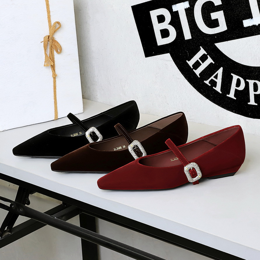 3686-K208 French-style Velvet Pointed-toe Shallow Wedge Shoes With A Beautiful Rhinestone Buckle For Women_vogvips.com
