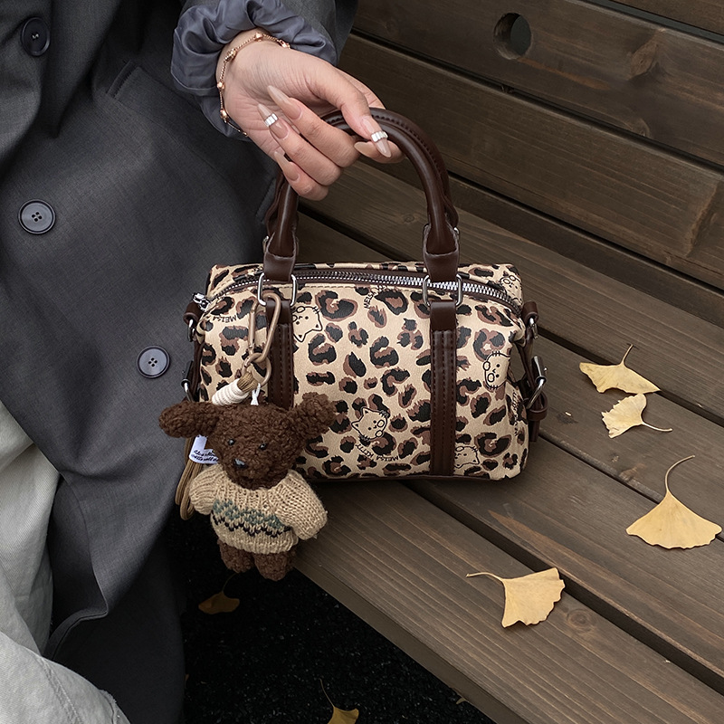 Moda transfronteriza simple de hombro bolso de almohada portátil bolso de brazo de alta calidad de otoño de 2025 nuevo estilo de mujer