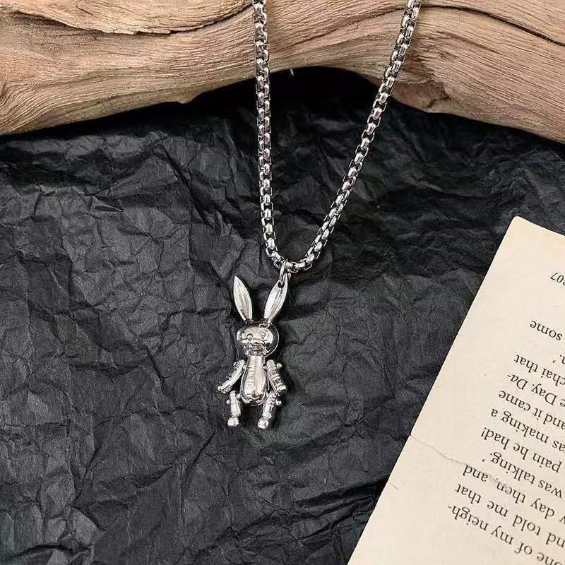 Collana con ciondolo a forma di coniglio e catena lunga in acciaio_voghion.com