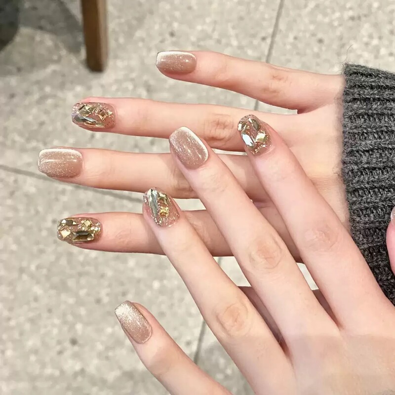 Autumn and Winter Milk Tea Brown Cat Eye Sparkling Champagne Diamond Wearable Manicure Stickers Finished Handmade Phototherapy Manicure Xiaohongshu Hot Style