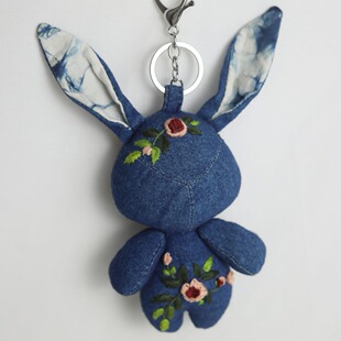 Hand-embroidered Rose Bear Pendant, Ragdoll, Animal Doll, Small Fresh Style Intangible Cultural Heritage, Cultural and Creative Ethnic Cultural Gift