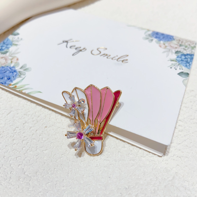 Sporty style rotatable badminton enamel brooch, unisex, unique and exquisite pin, versatile suit accessory