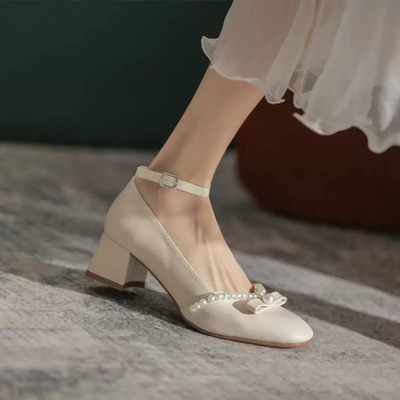 Одноцветные туфли среднего цвета абрикосового цвета