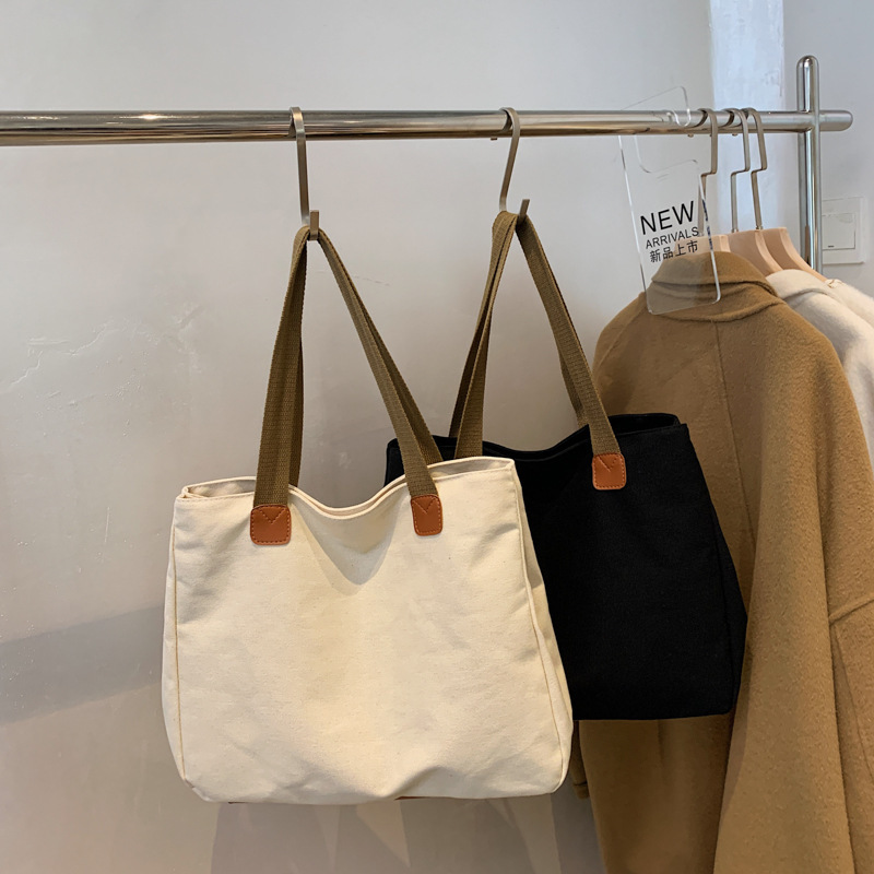 capacious retro shoulder bag