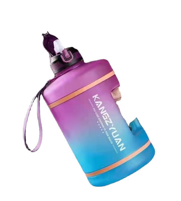 Capacidad transfronteriza deportes cubo taza portátil fitness más tamaño botella de agua con paja de plástico gradiente de color taza de agua