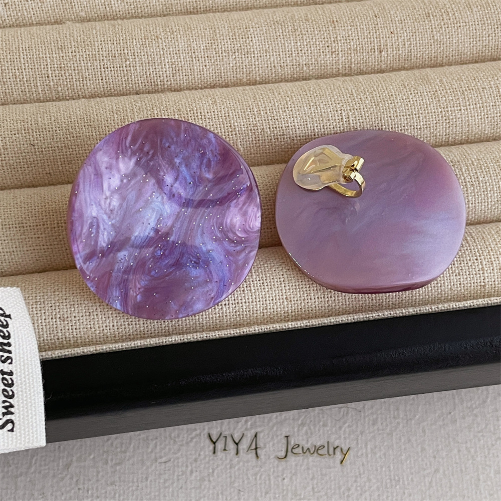 이어클립 스타일 다크 퍼플