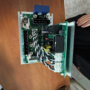 Роботизированная машина Panasonic размещает большую тарелку TSMYU508/ZUEP58400/ZUEP58141
