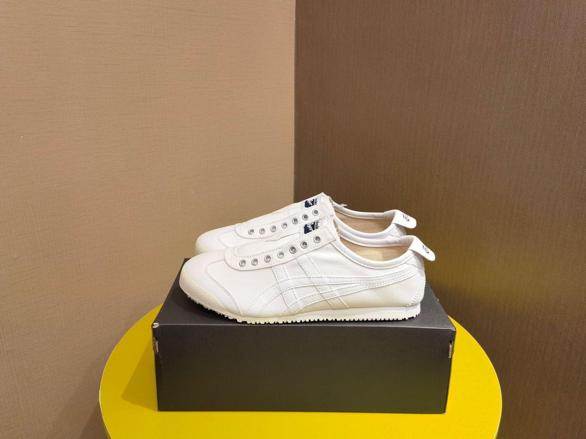 퓨어 화이트 캔버스