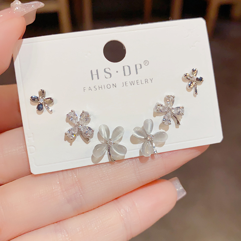 Weekend, Date Occasion 1 Set Simple Style Shiny Flower Copper 14K Gold Plated Ear Studs