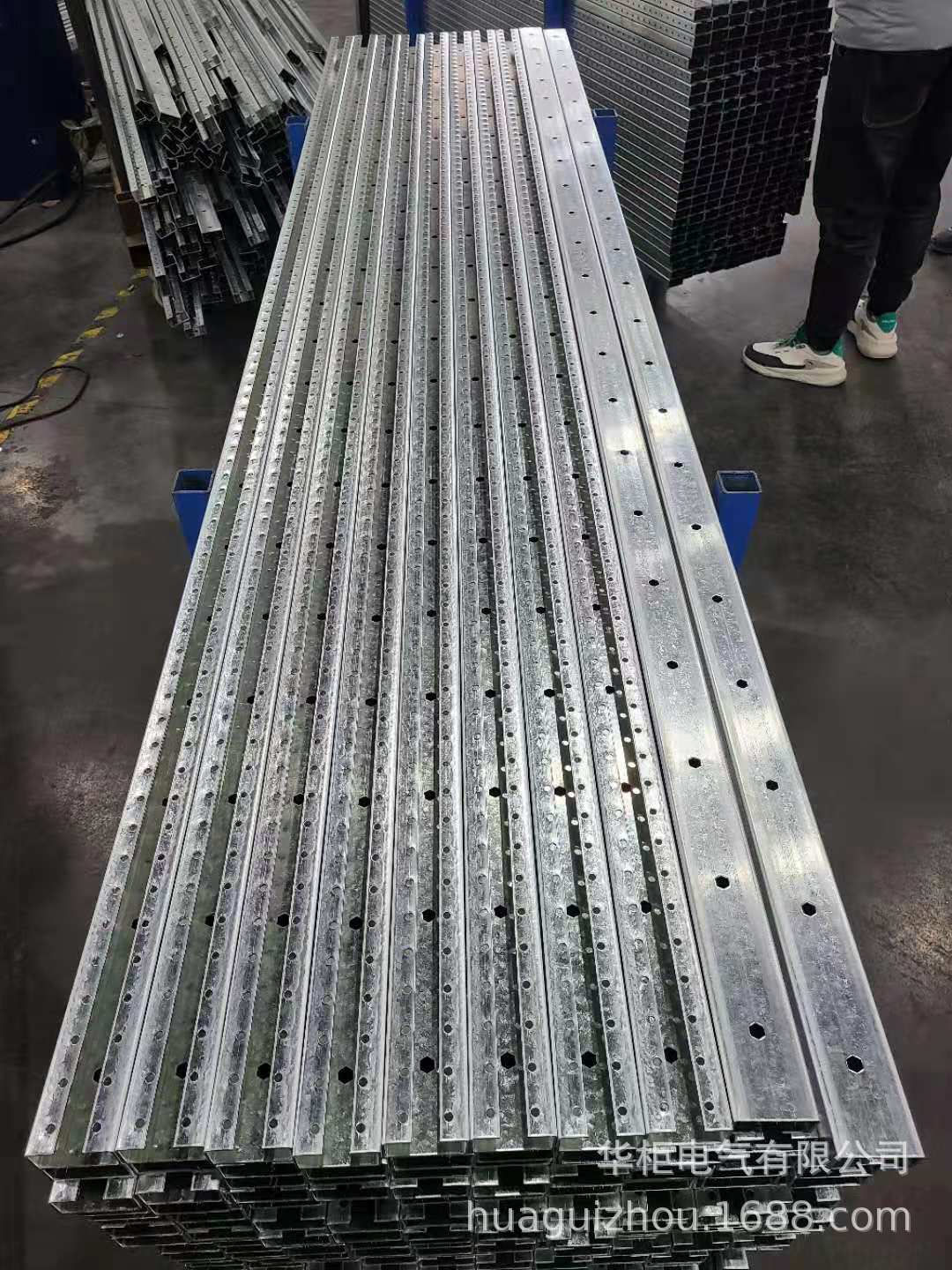 8MF敷铝锌/镀锌侧片    C型材2.2米长  现货供应  镀锌/敷铝锌