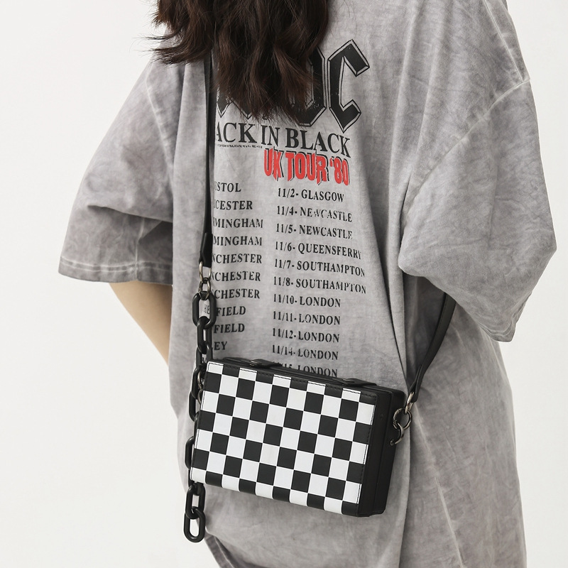 Bolso DE LA CAJA Bolso de hombro casual fresco de moda para hombres Bolso de teléfono móvil a rayas en blanco y negro Tablero de Damas Bolso de mujer a cuadros 2023 nuevo bolso de mensajero