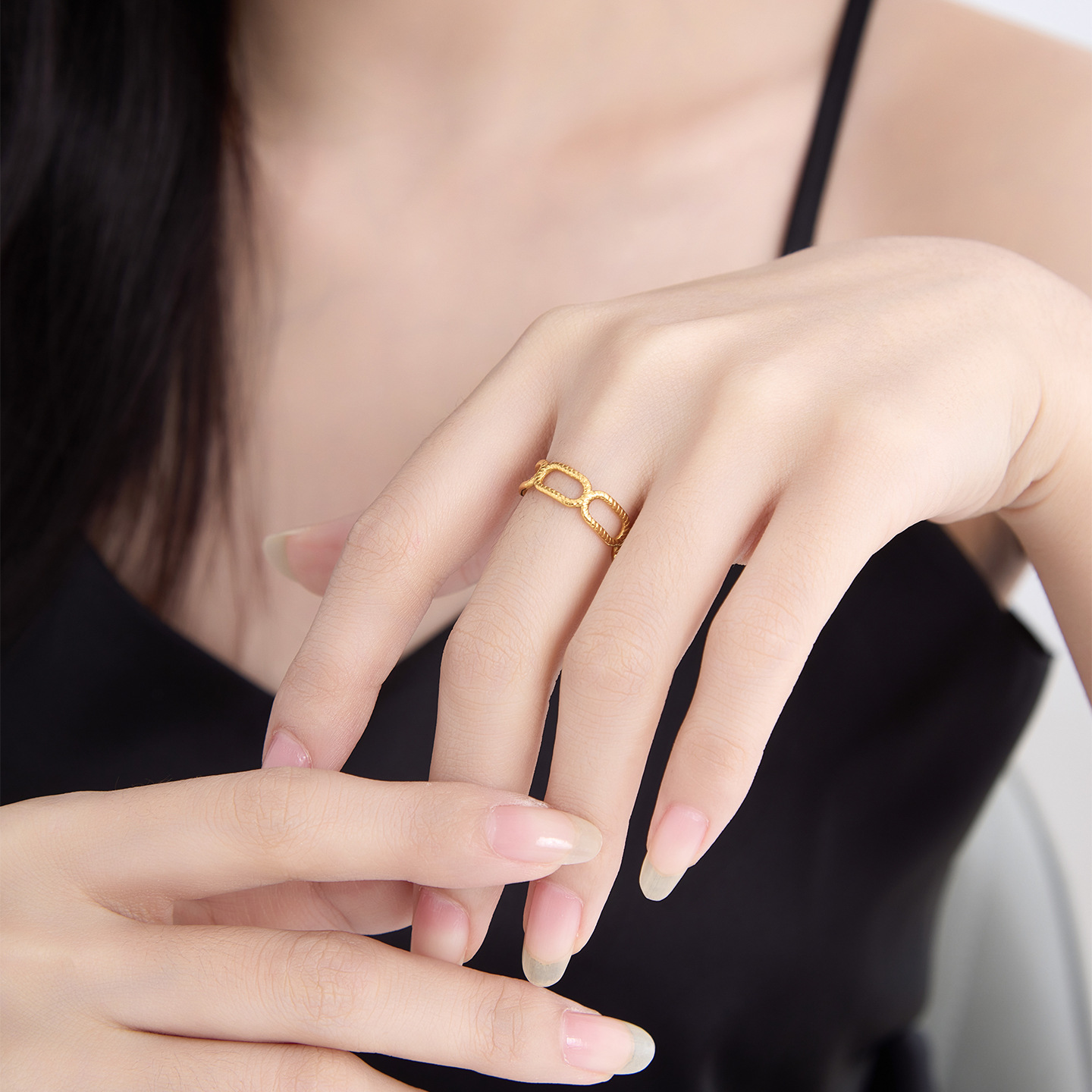 Xuping acero inoxidable 24k color abierto anillo de geometría cuadrada hueca simple nicho personalidad anillo transfronterizo europeo y americano
