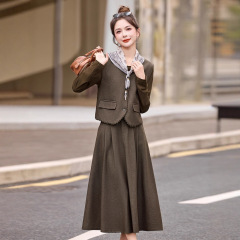 时尚套装女2025秋新款轻熟风好看气质通勤显瘦马甲半身裙三件套