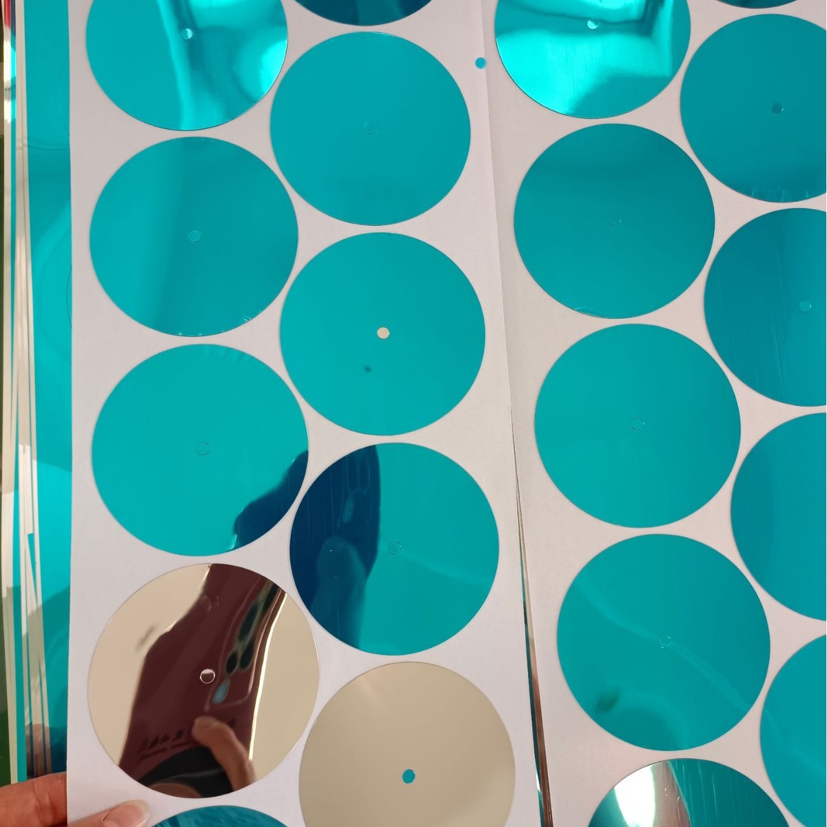 PET反光片背胶PET镜片供应PET镜面反光片舞台灯饰反光片