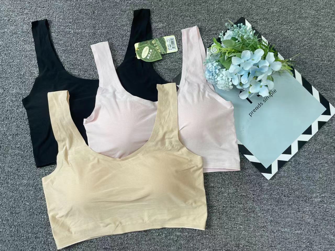 Diverso ropa interior deportiva de las mujeres de color sólido pequeño pecho empuja hacia arriba el pecho grande pequeño sujetador inalámbrico Sujetador deportivo adhesivo sin costuras