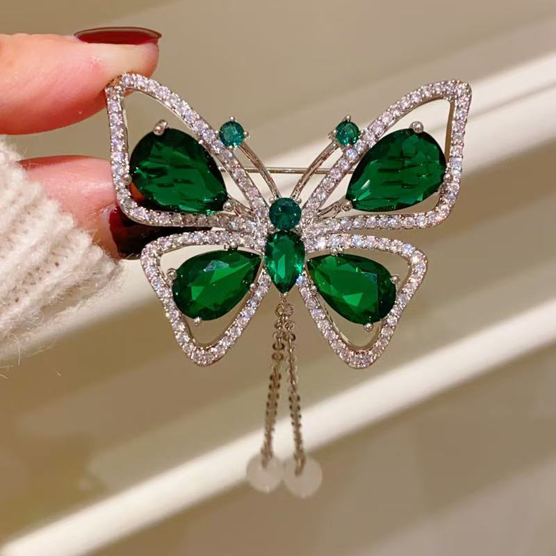 Smaragd Schmetterlingsbrosche Mit Eleganter Quaste Design_voghion.com