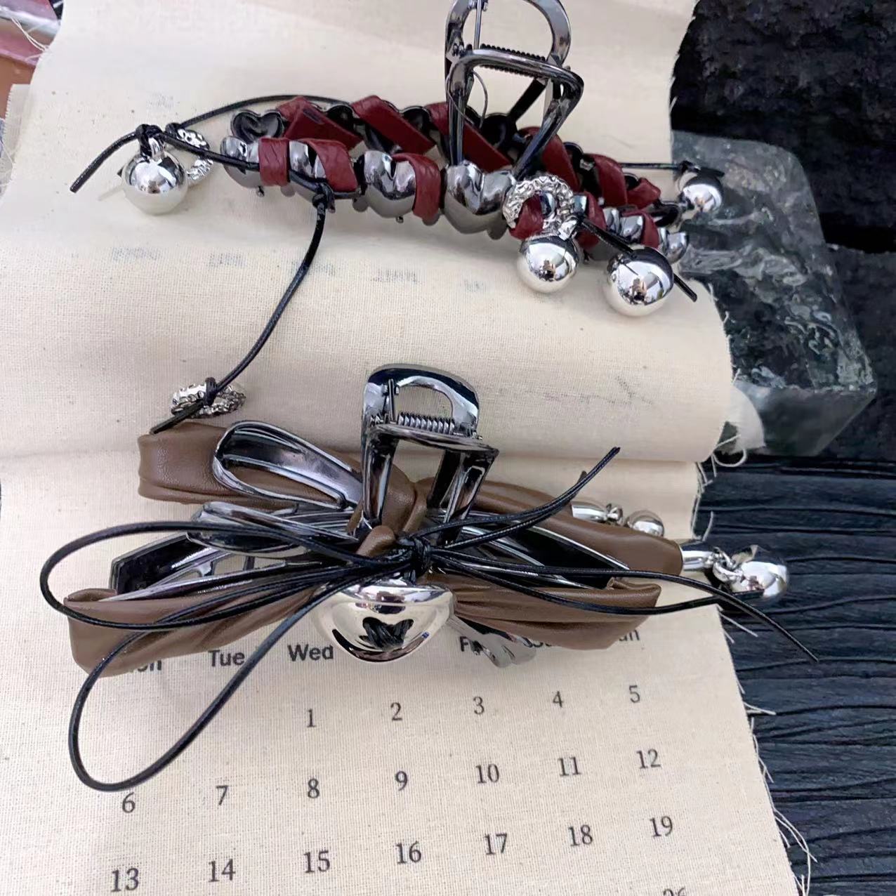 Title 1, Presilha de cabelo Metal Leather Love Girl com ...