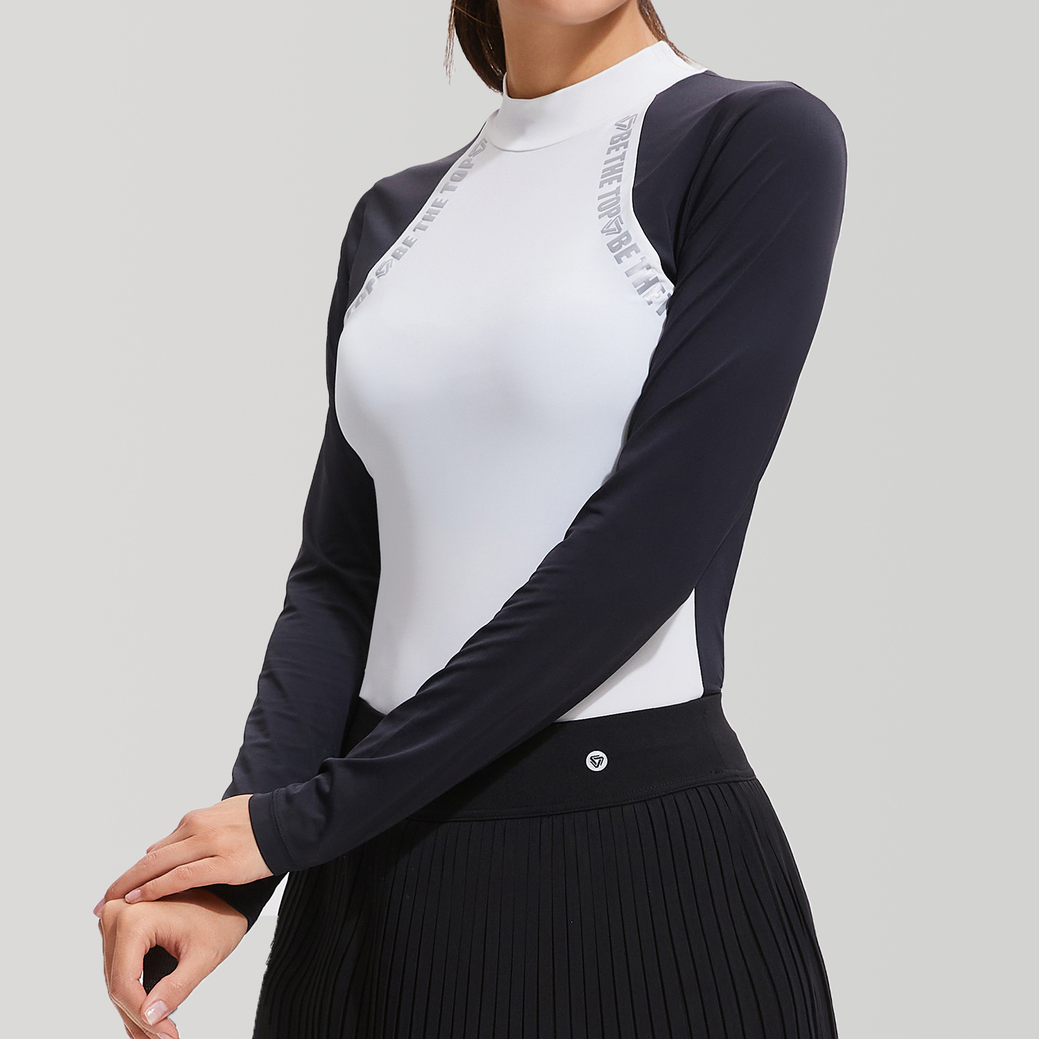 Coloque de medio cuello alto, camiseta de golf de manga larga, delgada, transpirable, curva de corrida de verano, deportes al aire libre de alta elasticidad para mujeres.