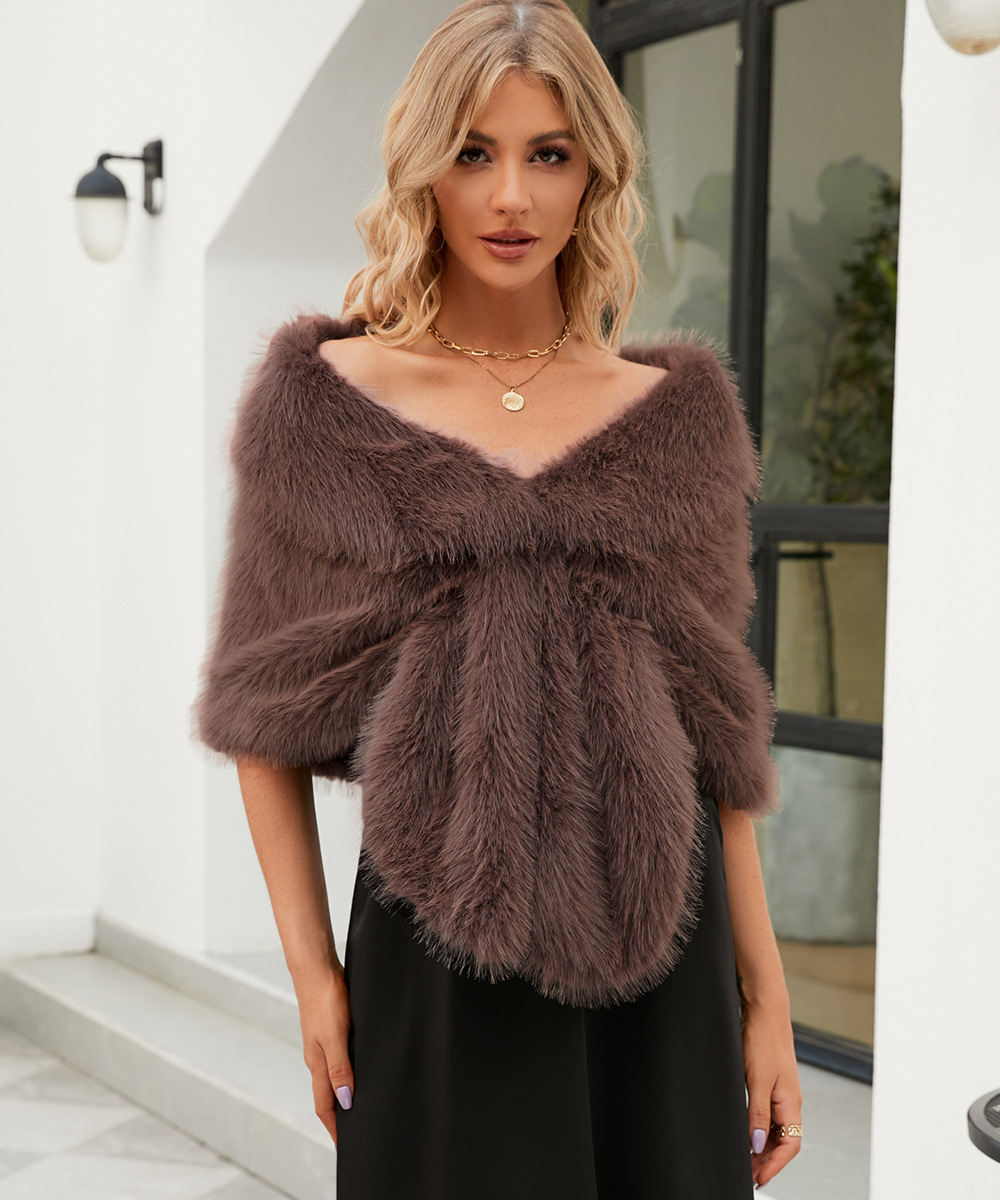 Women's Elegant Solid Color Faux Fur Shawl display picture 1