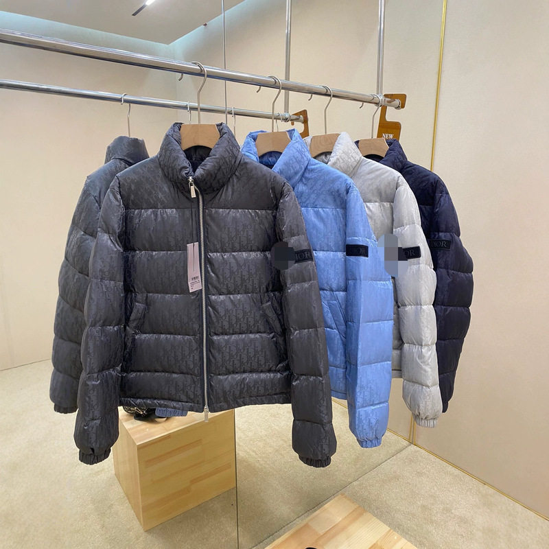 New winter high-end version of the classic monogram CD white duck down jacket with stand-up collar, thickened, unisex New winter high-end version of the classic monogram CD white duck down jacket with stand-up collar, thickened, unisex