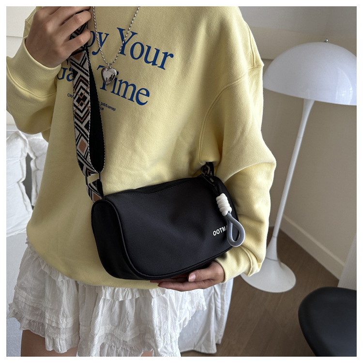 Canvas bag for women 2024 new autumn and winter versatile dumpling bag, casual and sporty wide-shoulder crossbody bag for women undefined
