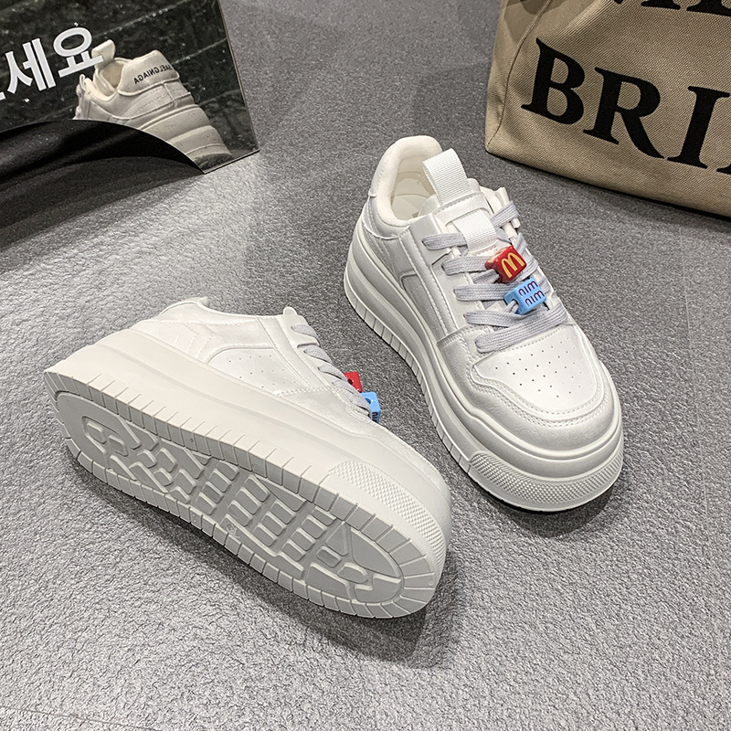2025 primavera nueva altura de suela gruesa pequeña zapatos blancos muffin zapatos muffin 5cm zapatos de skate casuales versátiles