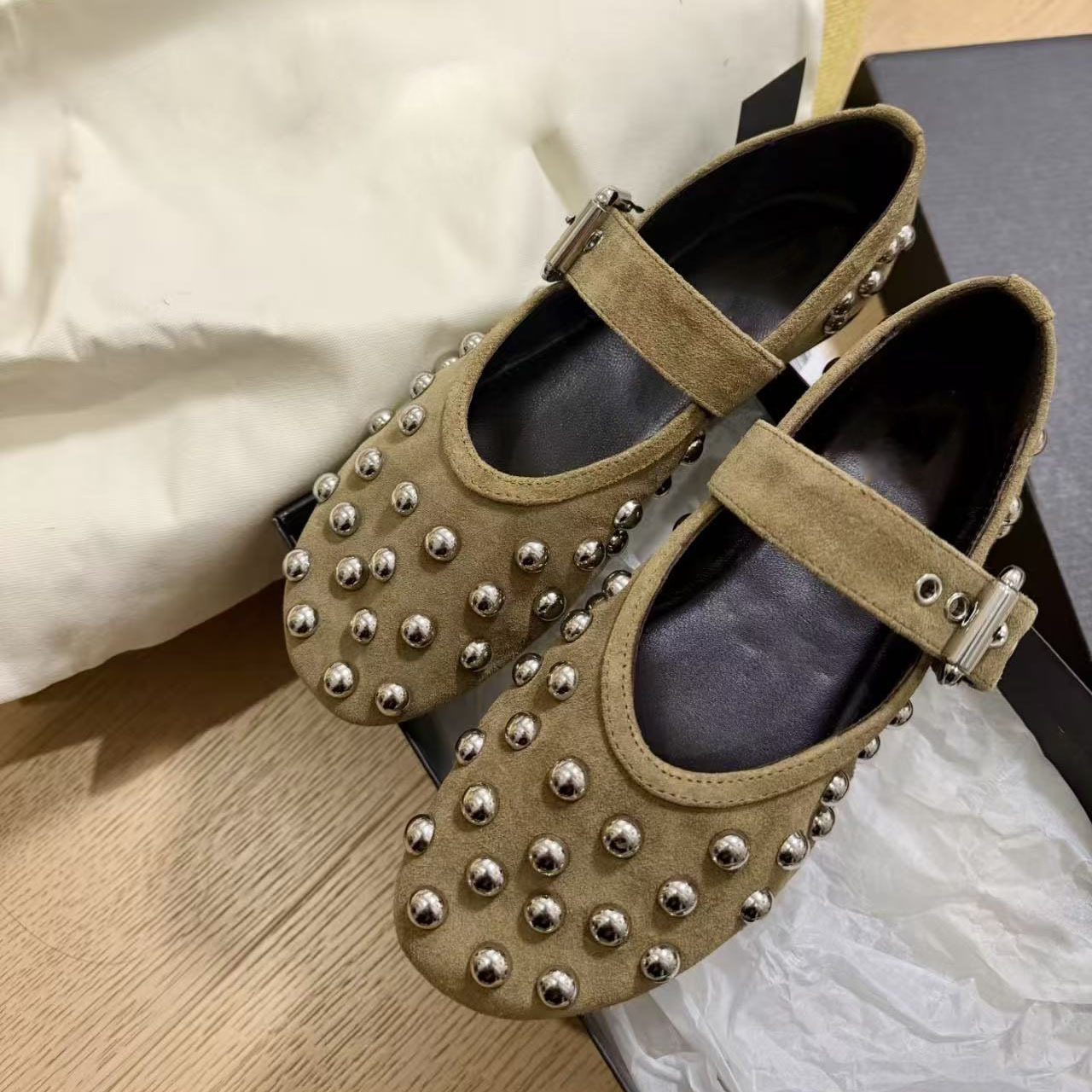 French Rivet Ballet Flats for Women 2025 New Round-Toe Flats Retro One-Strap Mary Jane Small Leather Shoes