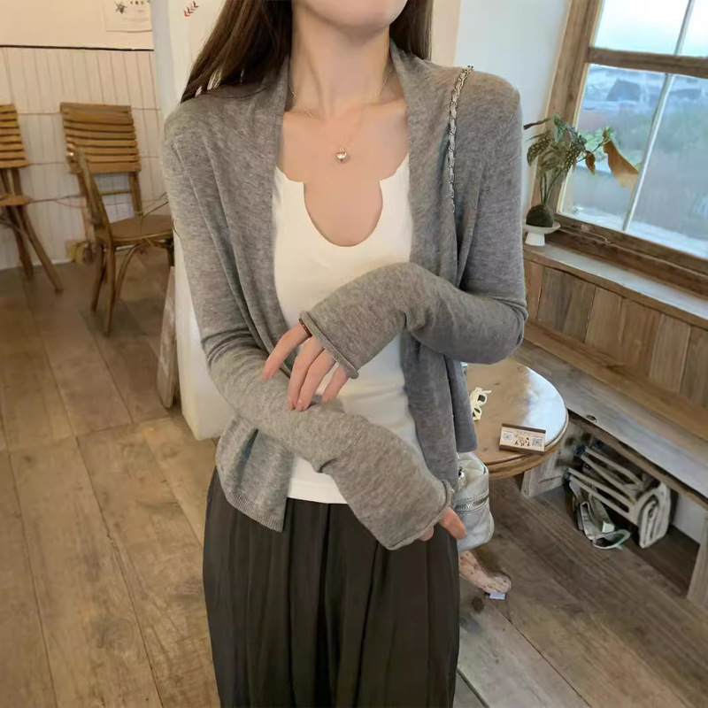 Designed Gray Thin Knit Jacket for Women, 2025 Autumn New Style, Rolled Edge, Short Sun Protection Student Top
