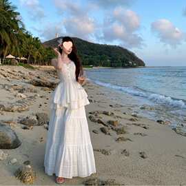 西西里漫花设计感白色吊带连衣裙/半身裙图色吊带上衣修身型