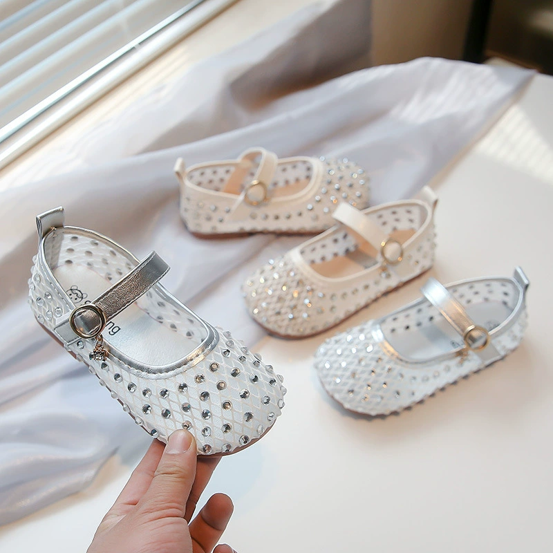Xiaxiangfeng Детская обувь Детская принцесса Маленькая кожаная обувь 2025 Летняя новая хрустальная одиночная обувь Xiaxiangfeng Doudou