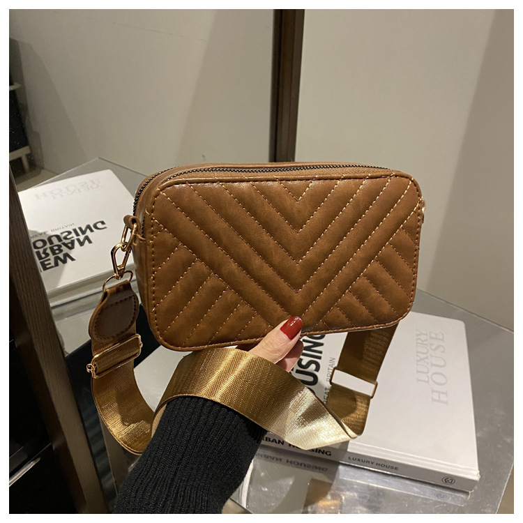 150g Weight Nylon Lining Material Sewing Thread Fashion Element Zipper Closure Type Single Shoulder Strap Strap Type Crossbody Bag Bags Type Casual, Daily, Shopping Occasion Pu Leather Material Solid Color, Lingge Pattern All Seasons Season Women's Gender Classic Style Style Square Shape Women's Pu Leather Solid Color Lingge Classic Style Sewing Thread Square Zipper Crossbody Bag 15