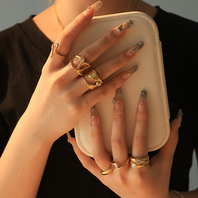 Fashionable ring with zircon stainless steel