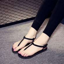 ��ЬŮ�ļ�ƽ�׼�ɫ�W��������Ů��ɳ��Ь�r�к��s�A�_����Ь����