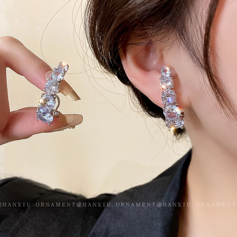fashionable geometric universal earrings with zircon