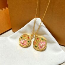 18K黄金珐琅彩牡丹圆牌吊坠AU750彩金花丝镶珍珠项链珠宝工厂批发