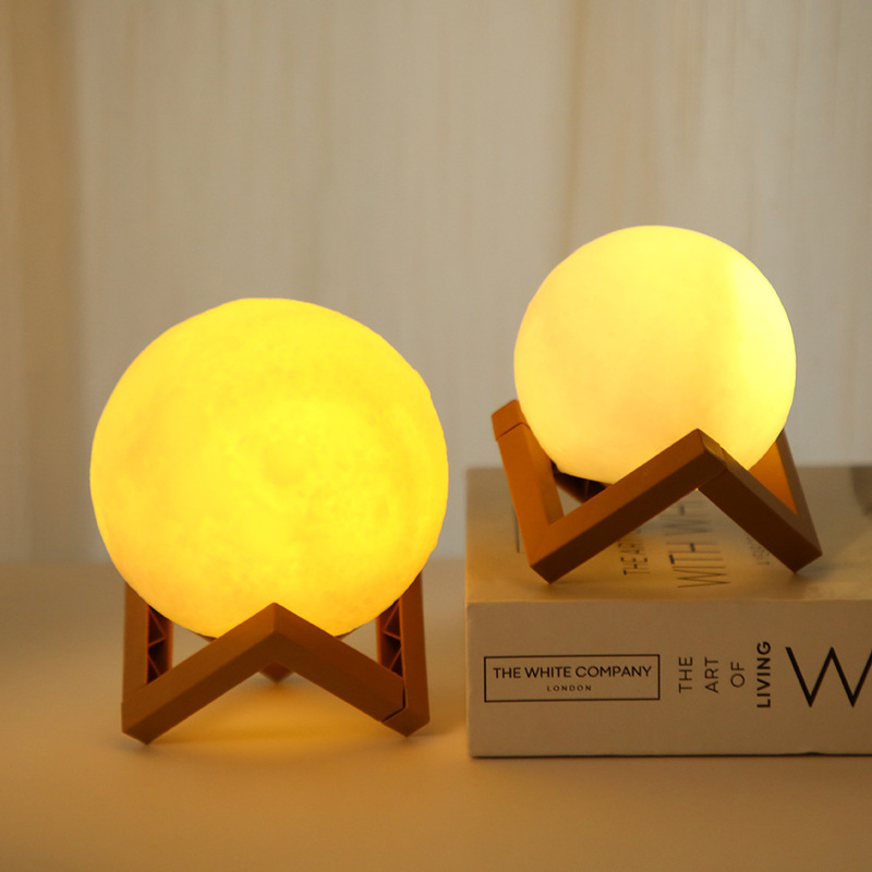 A Drop-Shipping Moon Lamp Made of Solid Wood with a Wooden Base and Decorative Piece