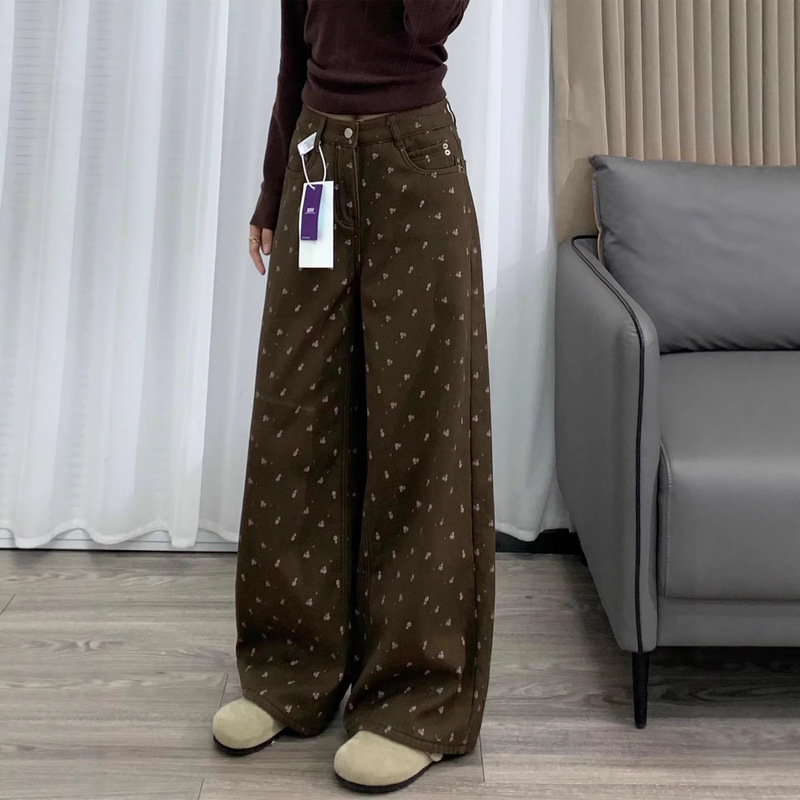 Brown Petite Women's Loose-Fitting Slimming Straight-Leg Jeans with a Draping Effect and Wide-Leg Design Brown Petite Women's Loose-Fitting Slimming Straight-Leg Jeans with a Draping Effect and Wide-Leg Design