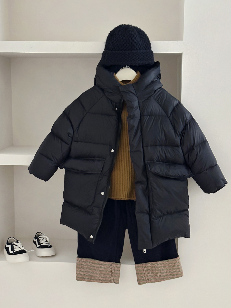 2023 nuevo oro negro chaqueta de los niños de los hombres y las mujeres de invierno de media longitud ropa de los niños nuevo estándar nacional 90 blanco pato abajo chaqueta al por mayor