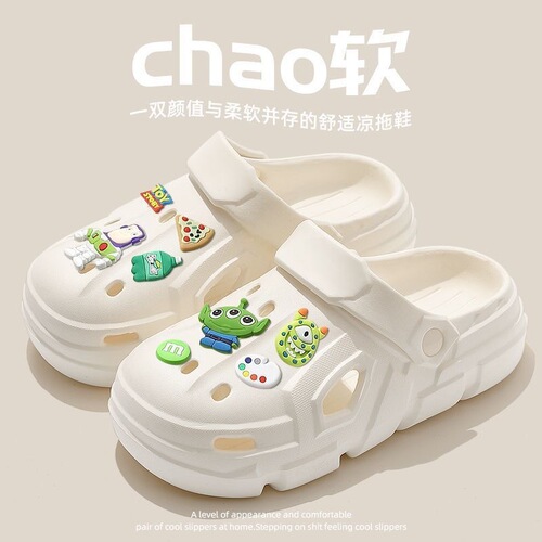 Summer hole shoes for women, outdoor non-slip, squishy-feel cartoon-style couple toe-covering slippers, thick-soled beach sandals—wholesale.