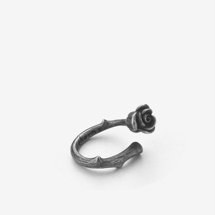 Retro ring contains rose